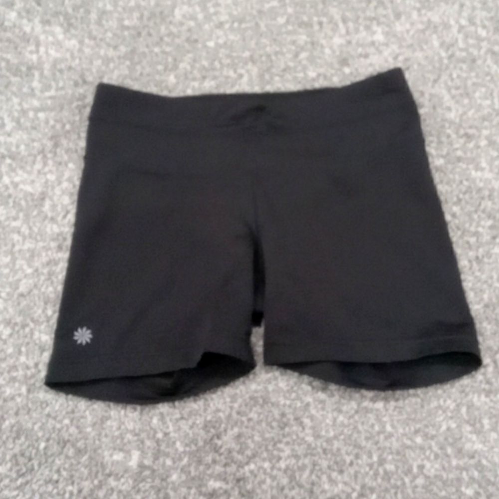 Athleta style 305922 black shorts with logo on front size Small